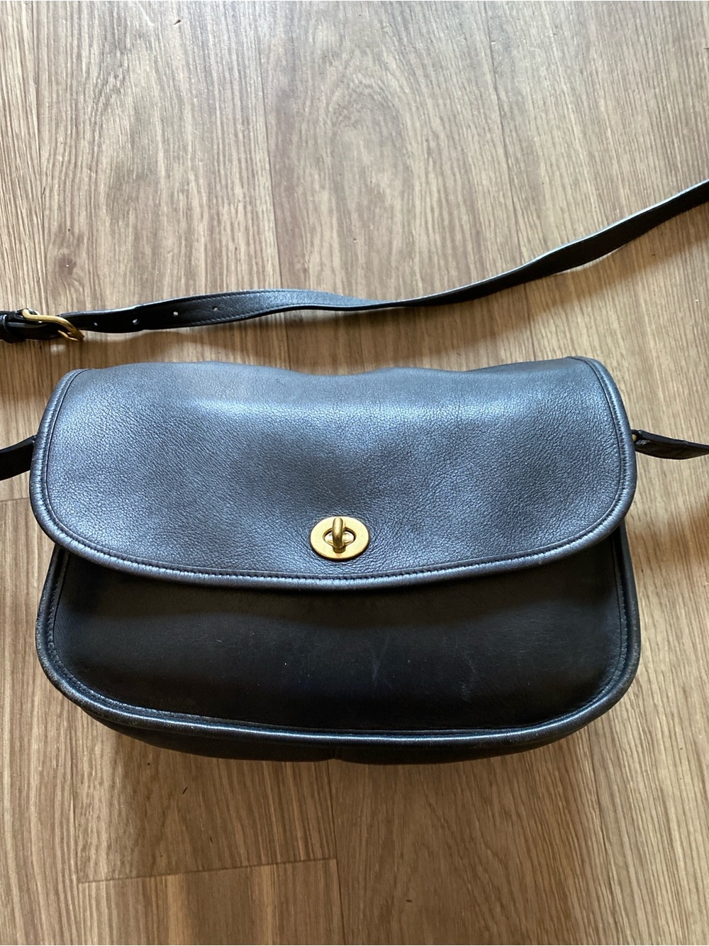 Vintage Coach Black Leather Station Bag Crossbody Turnlock Purse USA